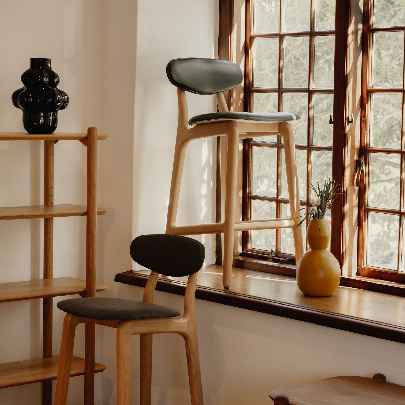 Classic Upholstered Bar Stool - Comfort, Durability & Style