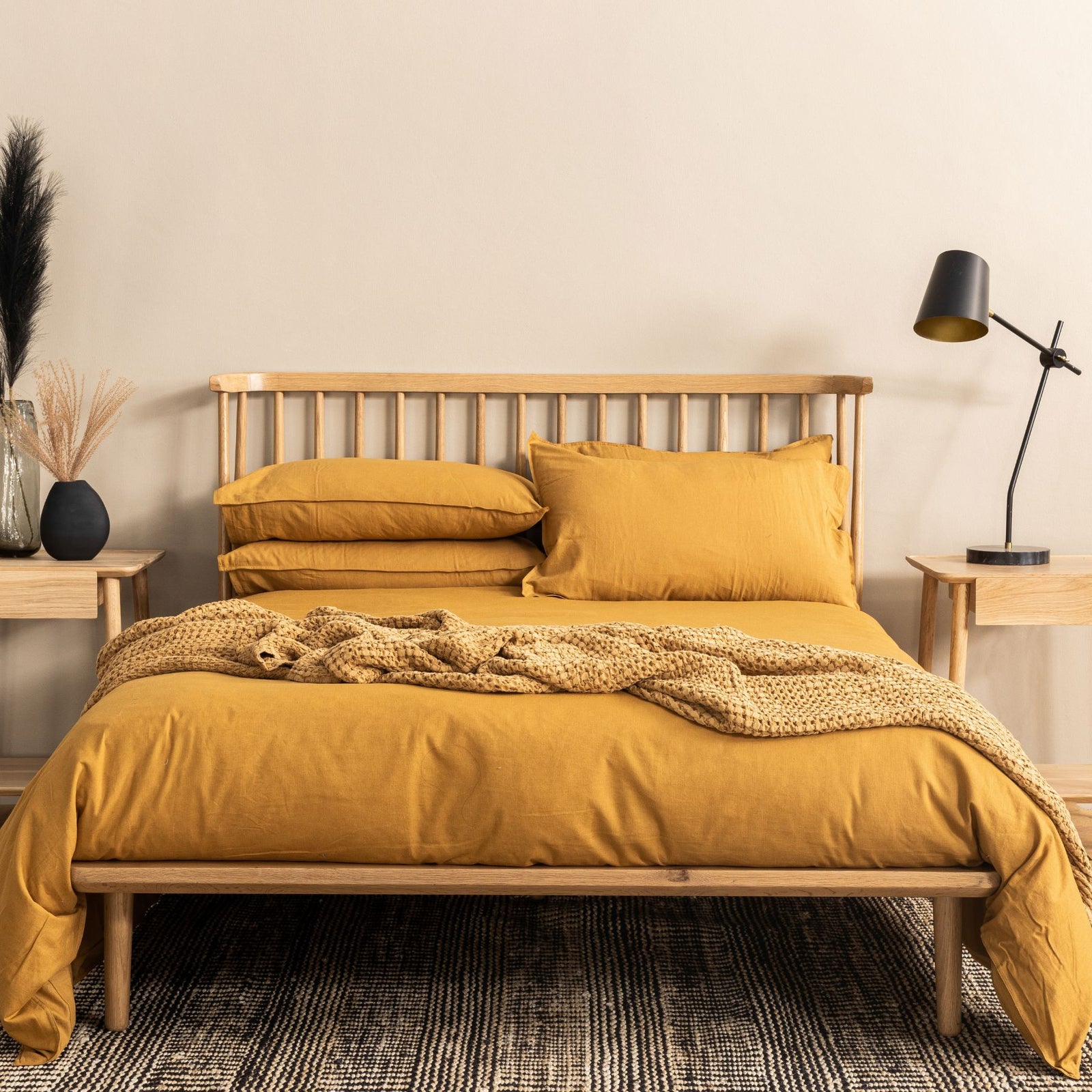 Spindle Bed - King Size with Elegant Shaker Style Design