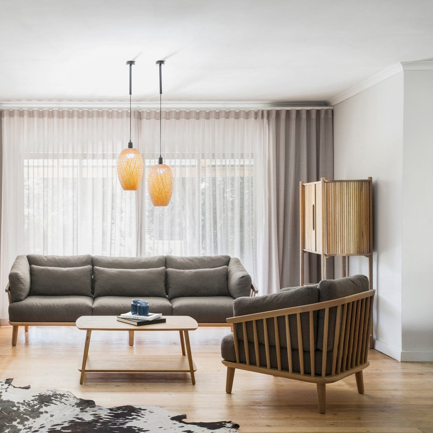 Spindle Couch Single Seater - Cozy and Stylish Design